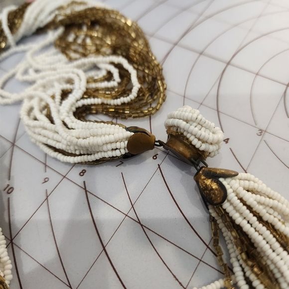 ๐ฉ๐ถ๐ป๐๐ฎ๐ด๐ฒ ๐๐ผ๐น๐ฑ ๐ฎ๐ป๐ฑ ๐ช๐ต๐ถ๐๐ฒ ๐๐ฒ๐ฎ๐ฑ๐ฒ๐ฑ ๐ง๐๐ถ๐๐ ๐ฆ๐ฒ๐ฒ๐ฑ ๐๐ฒ - Picture 5 of 9